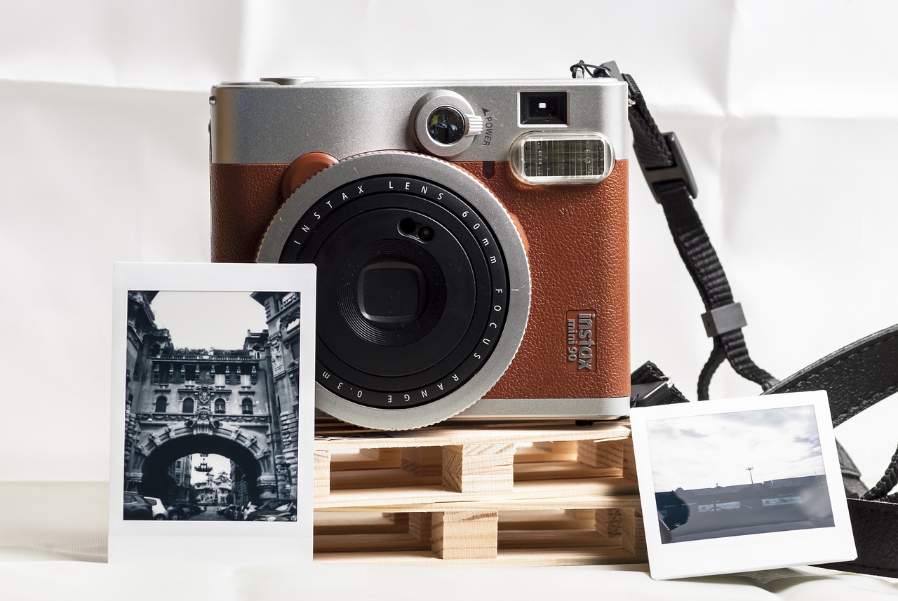 HOW TO MAKE YOUR PHOTOS LOOK LIKE POLAROIDS Picture Editor Blog
